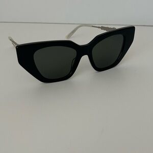 Gucci‎ Cat Eye Black Sunglasses Style GG0641S